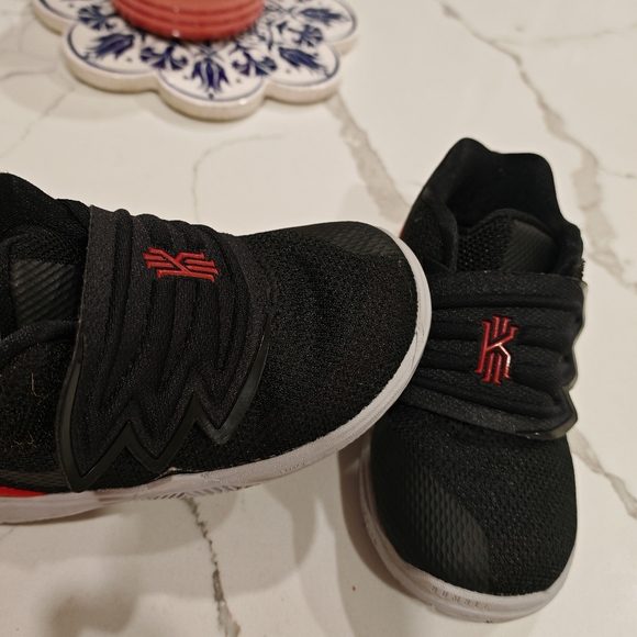 2/55 Nike Kyrie 5 (TD) University Red/Black Toddler - Picture 3 of 14